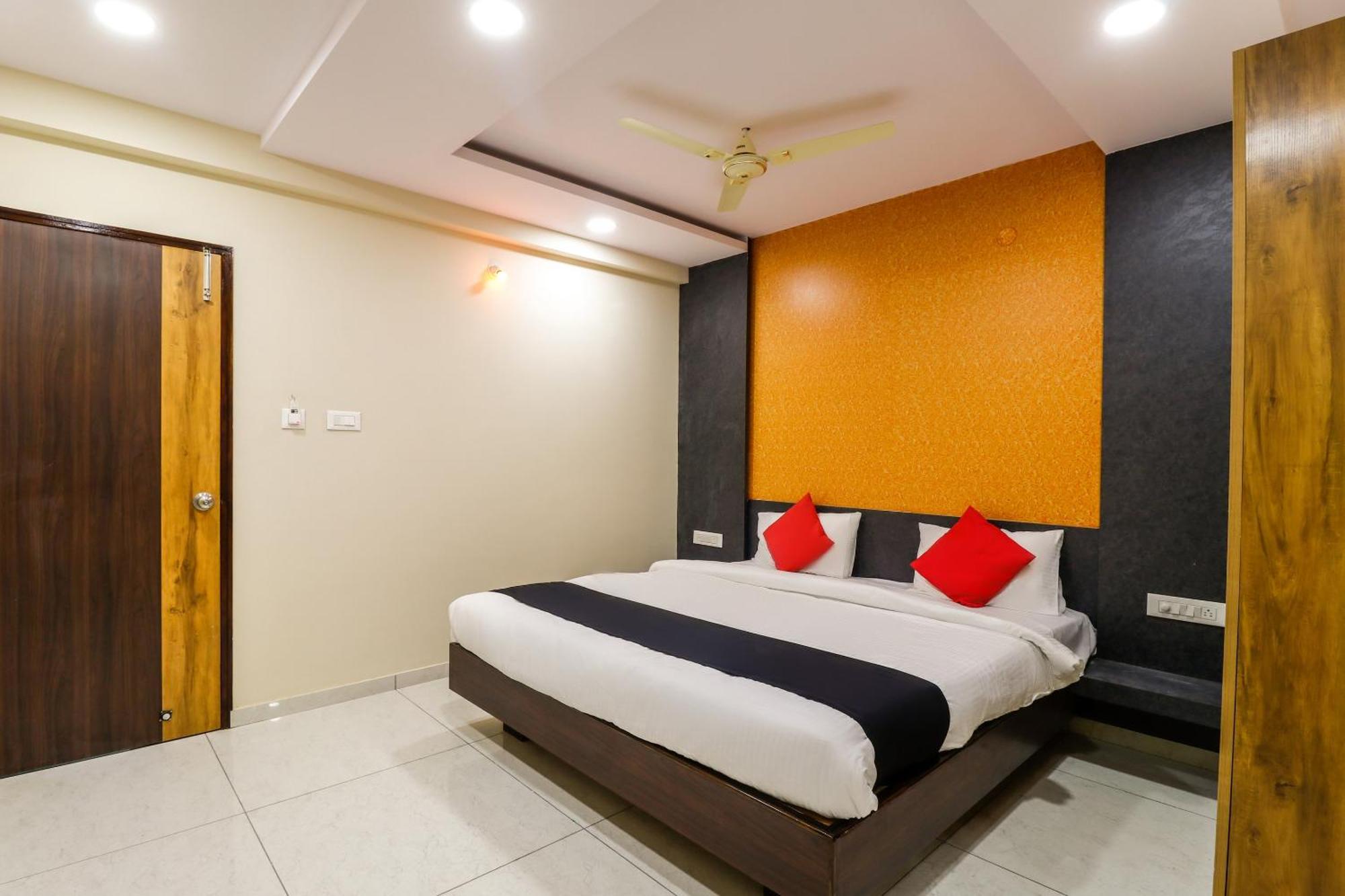 Capital O N R Residency Hotel Yelahanka Exterior photo