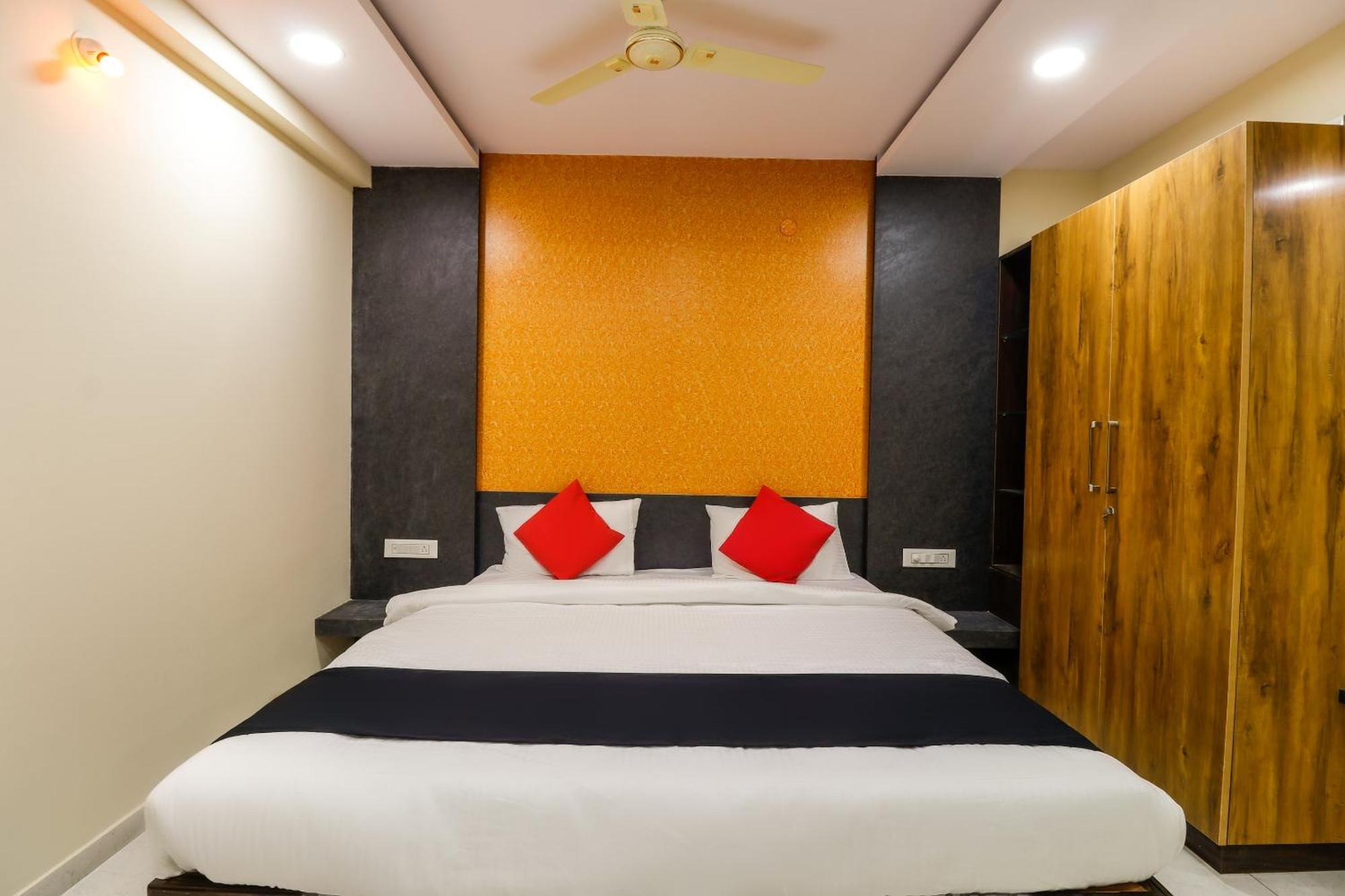 Capital O N R Residency Hotel Yelahanka Exterior photo