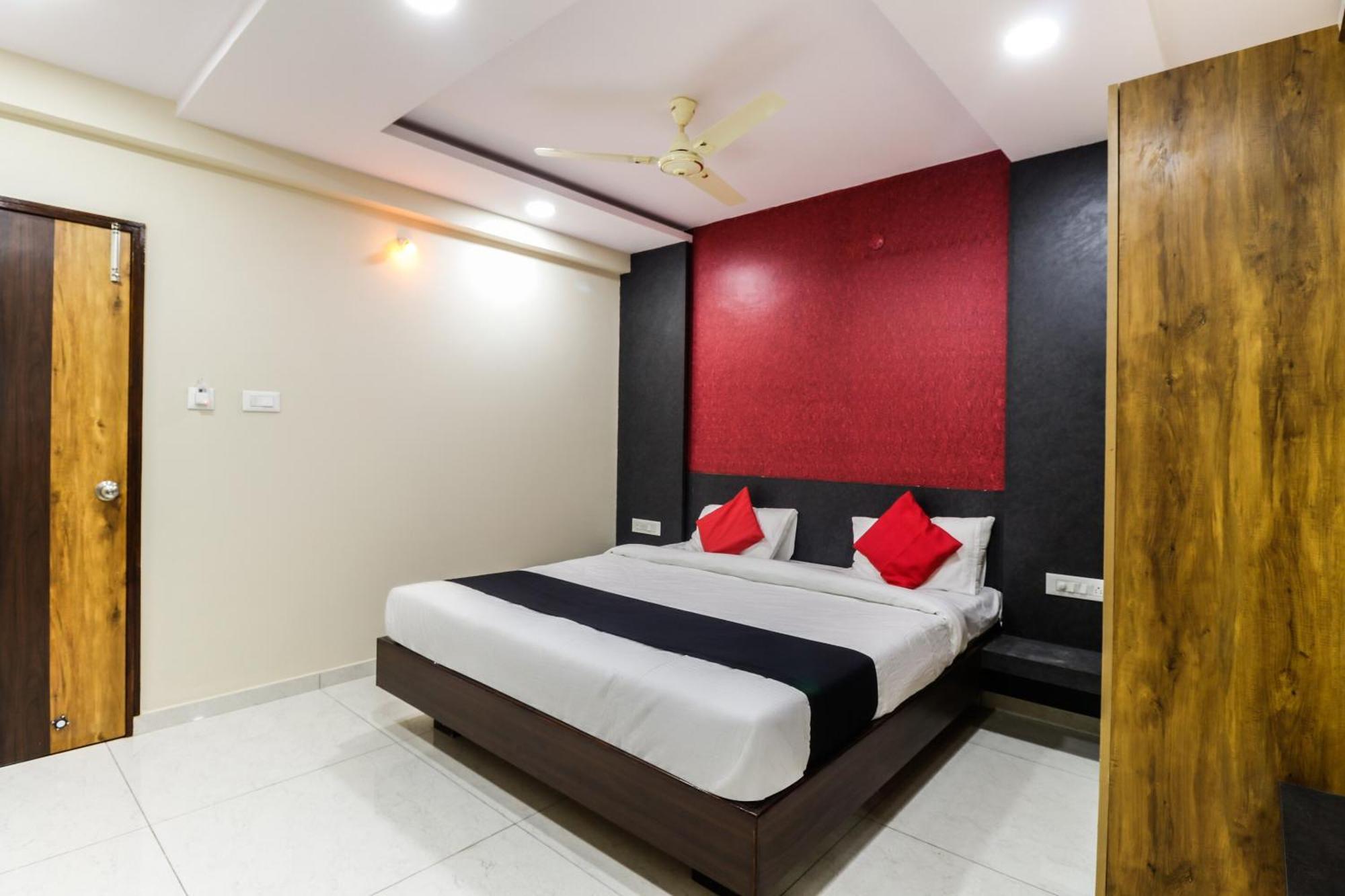 Capital O N R Residency Hotel Yelahanka Exterior photo